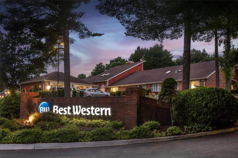 Best Western West Greenwich Inn 768x512